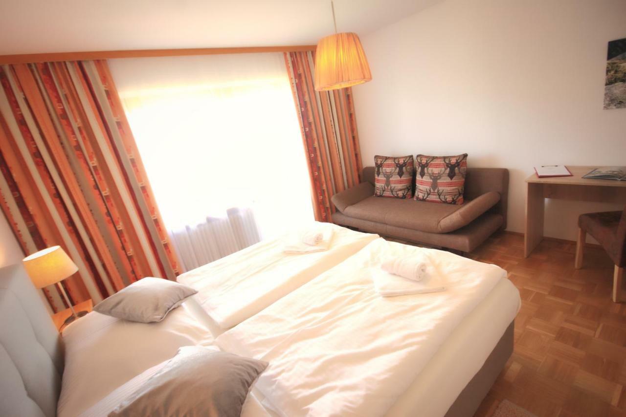 Hotel Pension Eichenhof Ried im Zillertal Bagian luar foto